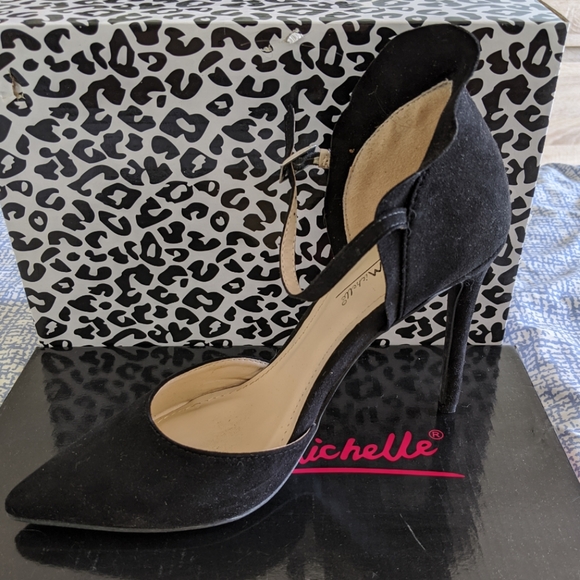 Black Ruffle Heels - Picture 7 of 7